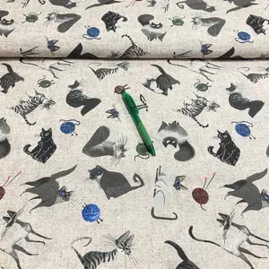 Bézs alapon fonalgombolyító macsekok mintás loneta vászon 