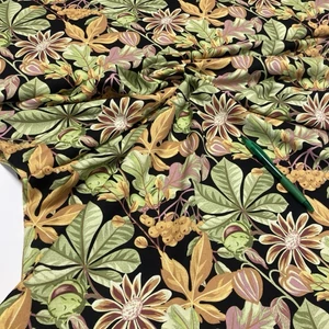 Fekete alapon vadgesztenye  mintás flokon