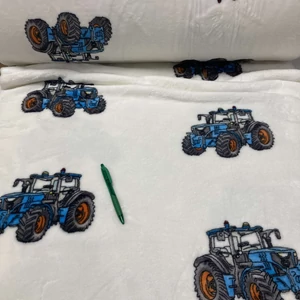 Fehér alapon traktor mintás babysoft