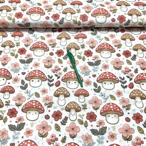 Fehér alapon gomba mintás pamut 
