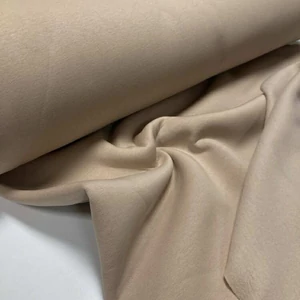 Mogyoró színű bolyhos futter szabadidő anyag