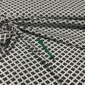Fekete-fehér geometriai mintás flokon