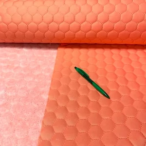 Korall színű méhsejt mintás steppelt oxford (600) vízlepergetős anyag