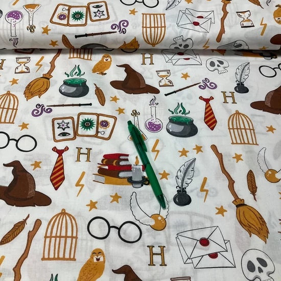 fehér alapon harry potter mintás pamut karton