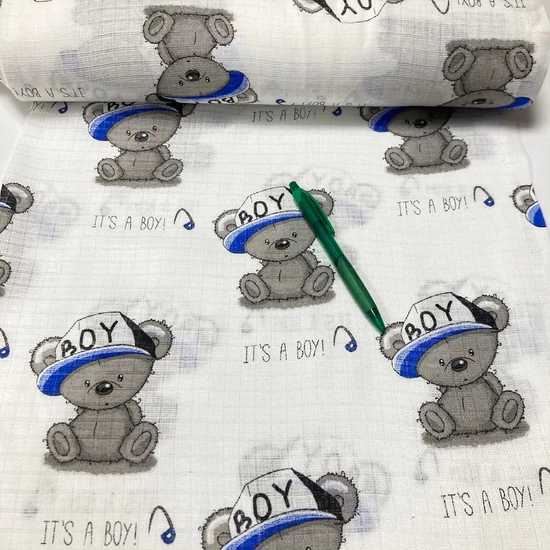 fehér alapon "boy maci" mintás pelenka anyag