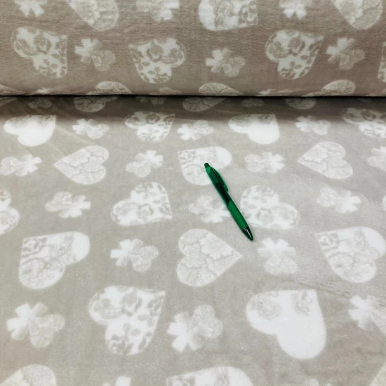 bézs alapon szívecske mintás babysoft