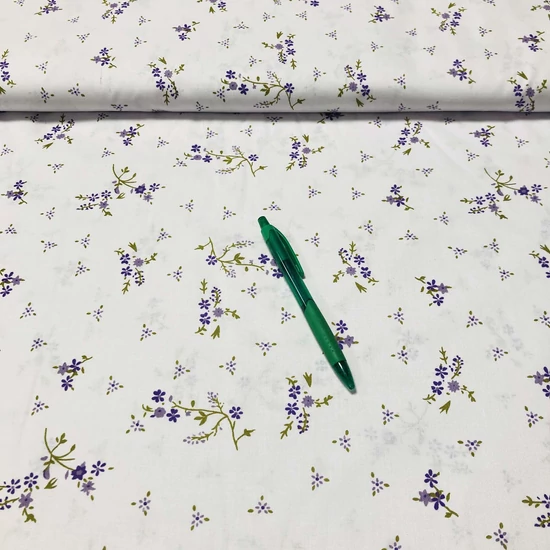 Fehér alapon lila virág mintás pamut karton