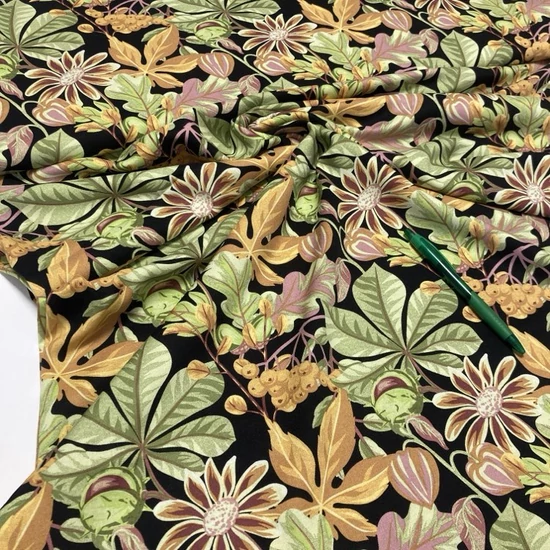 Fekete alapon vadgesztenye  mintás flokon