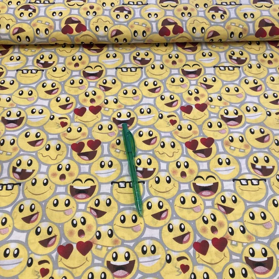 Fehér alapon smile mintás pamut karton