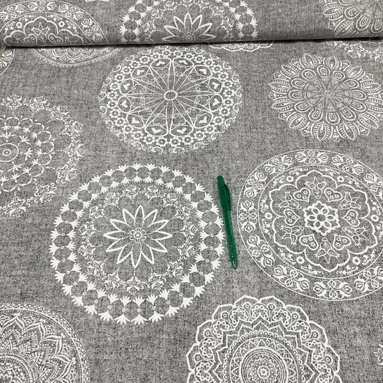 Szürke alapon fehér mandala mintás loneta vászon 